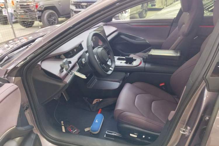 Used Xiaomi Auto SU7 2024 Four-Wheel Drive Ultra-Long Range Advanced Intelligent Driving Max Edition Left Front Seat