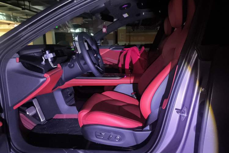 Used Xiaomi Auto SU7 2024 Four-Wheel Drive Ultra-Long Range Advanced Intelligent Driving Max Edition Left Front Seat