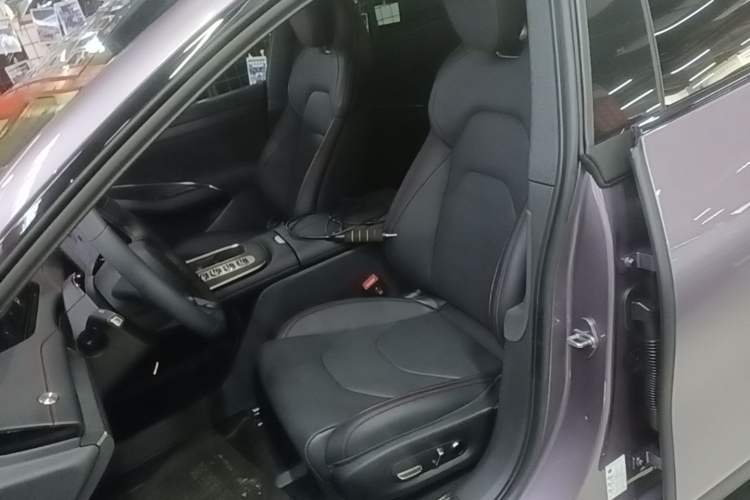 Used Xiaomi Auto SU7 2024 Rear-Drive Ultra-Long Range Advanced Pro-Level Intelligent Driving Version Left Front Seat