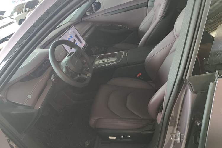 Used Xiaomi Auto SU7 2024 Rear-Drive Ultra-Long Range Advanced Pro-Level Intelligent Driving Version Left Front Seat