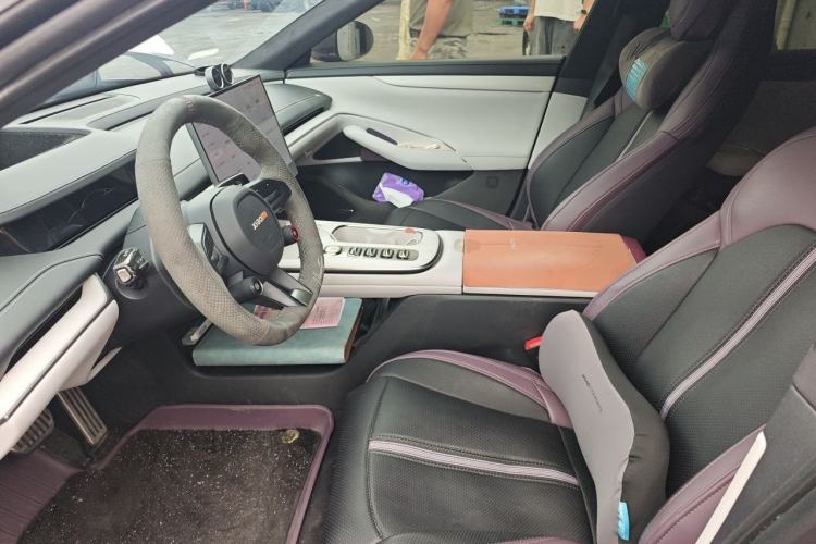 Used Xiaomi Auto SU7 2024 Four-Wheel Drive Ultra-Long Range Advanced Intelligent Driving Max Edition Left Front Seat
