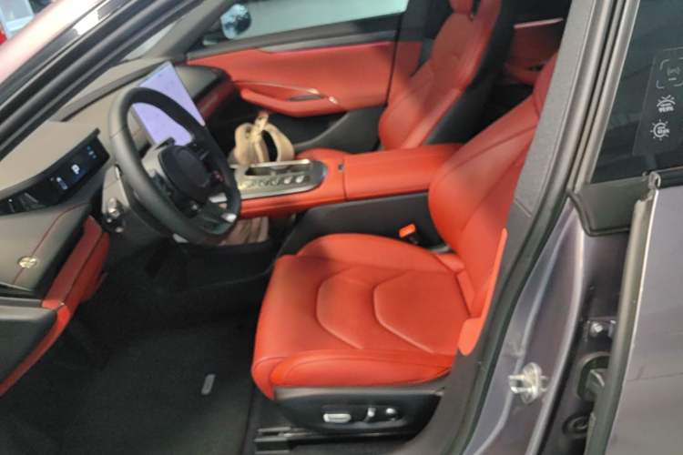 Used Xiaomi Auto SU7 2024 Rear-Drive Ultra-Long Range Advanced Pro-Level Intelligent Driving Version Left Front Seat