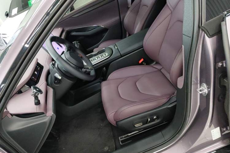 Used Xiaomi Auto SU7 2024 Rear-Drive Ultra-Long Range Advanced Pro-Level Intelligent Driving Version Left Front Seat