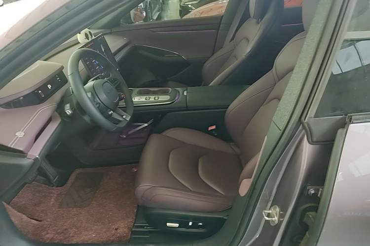 Used Xiaomi Auto SU7 2024 Rear-Drive Ultra-Long Range Advanced Pro-Level Intelligent Driving Version Left Front Seat