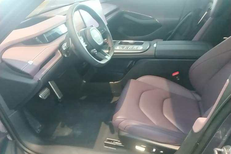 Used Xiaomi Auto SU7 2024 Four-Wheel Drive Ultra-Long Range Advanced Intelligent Driving Max Edition Left Front Seat