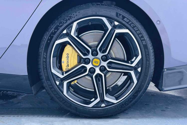 Used Xiaomi Auto SU7 2024 Four-Wheel Drive Ultra-Long Range Advanced Intelligent Driving Max Edition Left Front Wheel Hub