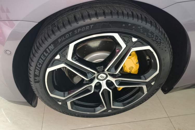 Used Xiaomi Auto SU7 2024 Four-Wheel Drive Ultra-Long Range Advanced Intelligent Driving Max Edition Left Front Wheel Hub