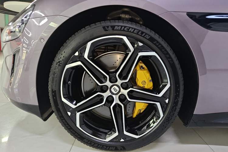 Used Xiaomi Auto SU7 2024 Rear-Drive Long-Range Intelligent Driving Version Left Front Wheel Hub