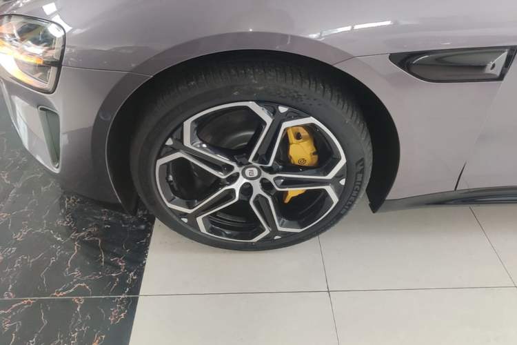 Used Xiaomi Auto SU7 2024 Rear-Drive Long-Range Intelligent Driving Version Left Front Wheel Hub