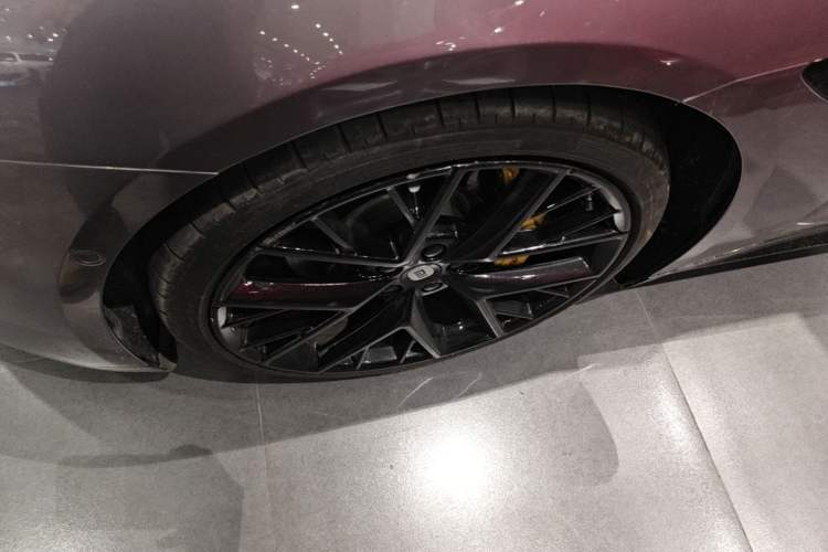 Used Xiaomi Auto SU7 2024 Four-Wheel Drive Ultra-Long Range Advanced Intelligent Driving Max Edition Left Front Wheel Hub