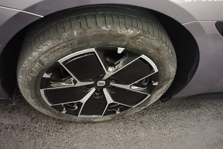 Used Xiaomi Auto SU7 2024 Rear-Drive Ultra-Long Range Advanced Pro-Level Intelligent Driving Version Left Front Wheel Hub