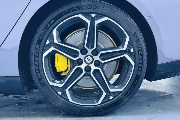 Used Xiaomi Auto SU7 2024 Four-Wheel Drive Ultra-Long Range Advanced Intelligent Driving Max Edition Left Front Wheel Hub