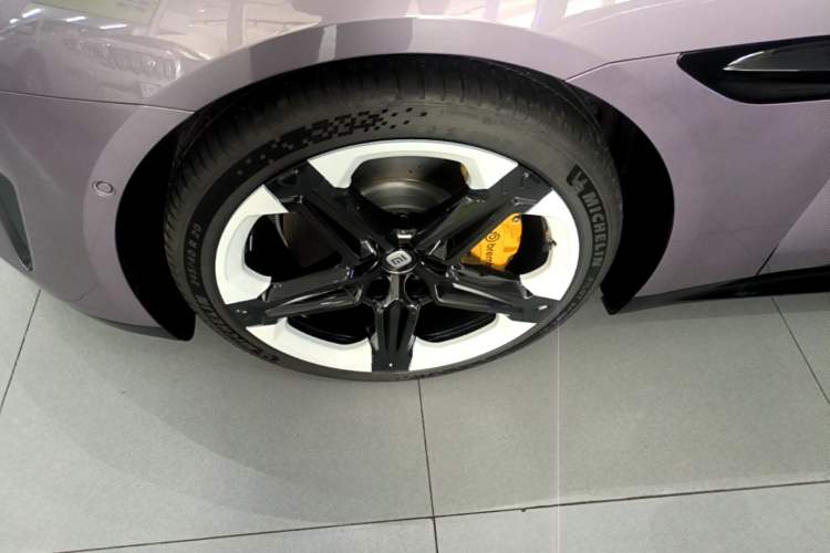 Used Xiaomi Auto SU7 2024 Four-Wheel Drive Ultra-Long Range Advanced Intelligent Driving Max Edition Left Front Wheel Hub