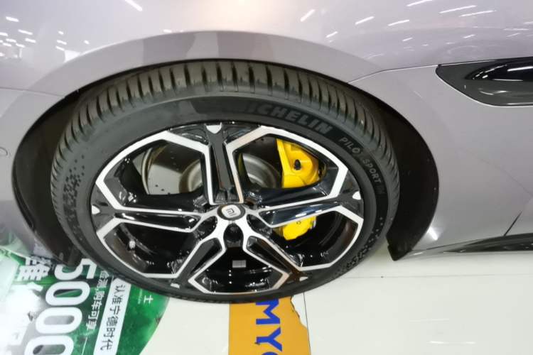 Used Xiaomi Auto SU7 2024 Four-Wheel Drive Ultra-Long Range Advanced Intelligent Driving Max Edition Left Front Wheel Hub