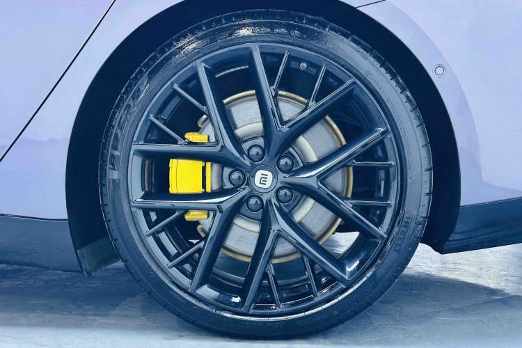 Used Xiaomi Auto SU7 2024 Four-Wheel Drive Ultra-Long Range Advanced Intelligent Driving Max Edition Left Front Wheel Hub