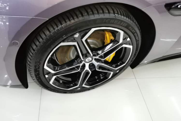 Used Xiaomi Auto SU7 2024 Four-Wheel Drive Ultra-Long Range Advanced Intelligent Driving Max Edition Left Front Wheel Hub