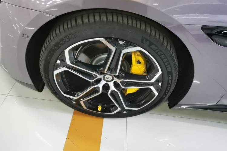 Used Xiaomi Auto SU7 2024 Four-Wheel Drive Ultra-Long Range Advanced Intelligent Driving Max Edition Left Front Wheel Hub