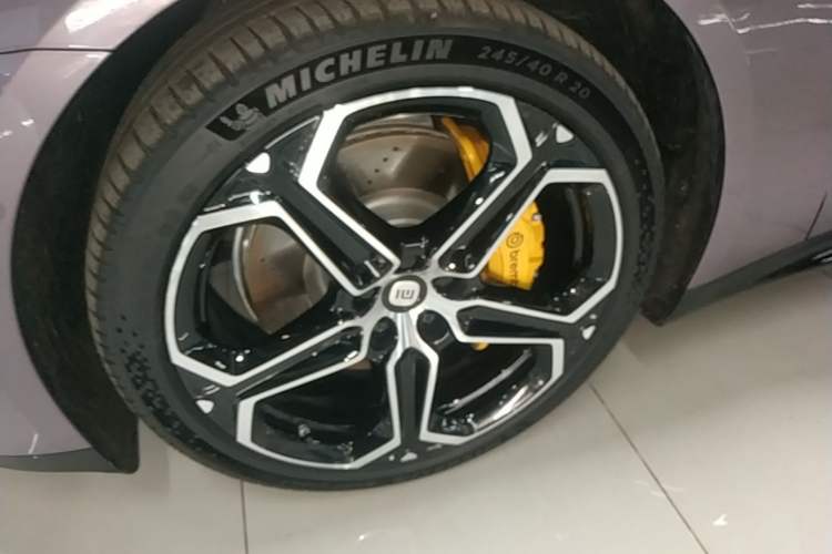 Used Xiaomi Auto SU7 2024 Rear-Drive Ultra-Long Range Advanced Pro-Level Intelligent Driving Version Left Front Wheel Hub