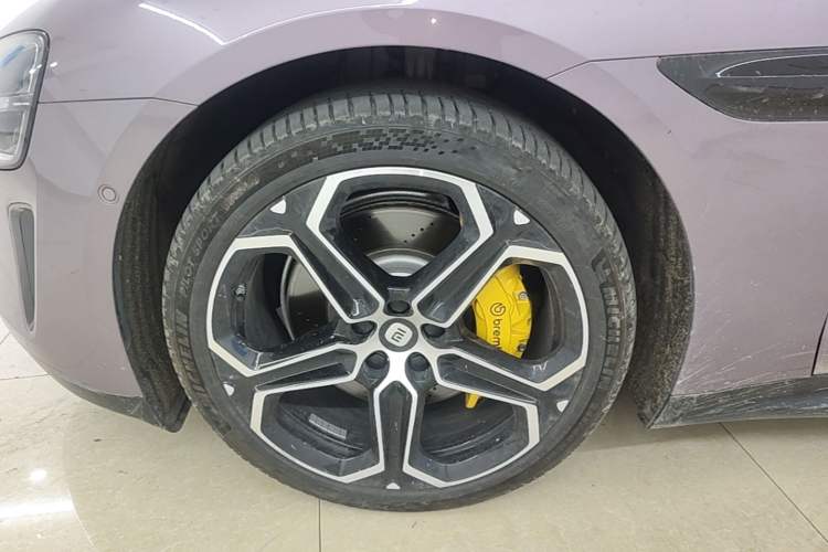 Used Xiaomi Auto SU7 2024 Rear-Drive Long-Range Intelligent Driving Version Left Front Wheel Hub