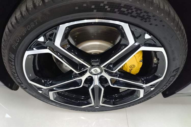 Used Xiaomi Auto SU7 2024 Four-Wheel Drive Ultra-Long Range Advanced Intelligent Driving Max Edition Left Front Wheel Hub