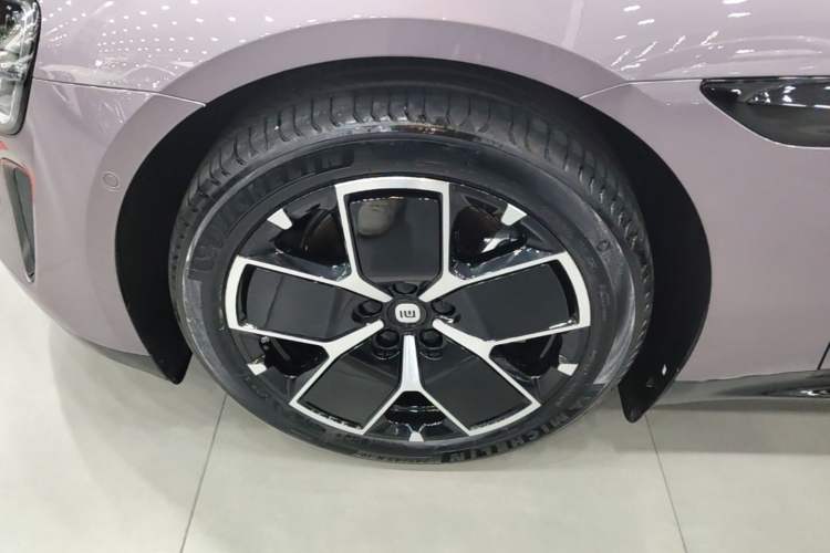 Used Xiaomi Auto SU7 2024 Rear-Drive Ultra-Long Range Advanced Pro-Level Intelligent Driving Version Left Front Wheel Hub