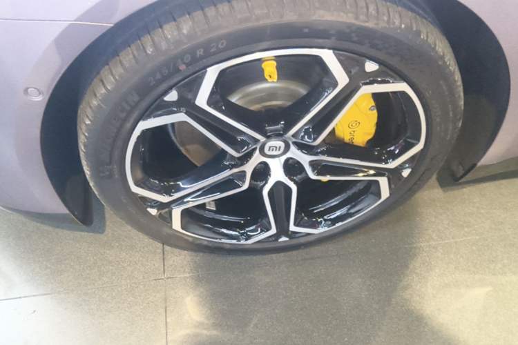 Used Xiaomi Auto SU7 2024 Rear-Drive Ultra-Long Range Advanced Pro-Level Intelligent Driving Version Left Front Wheel Hub
