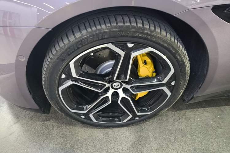 Used Xiaomi Auto SU7 2024 Rear-Drive Ultra-Long Range Advanced Pro-Level Intelligent Driving Version Left Front Wheel Hub