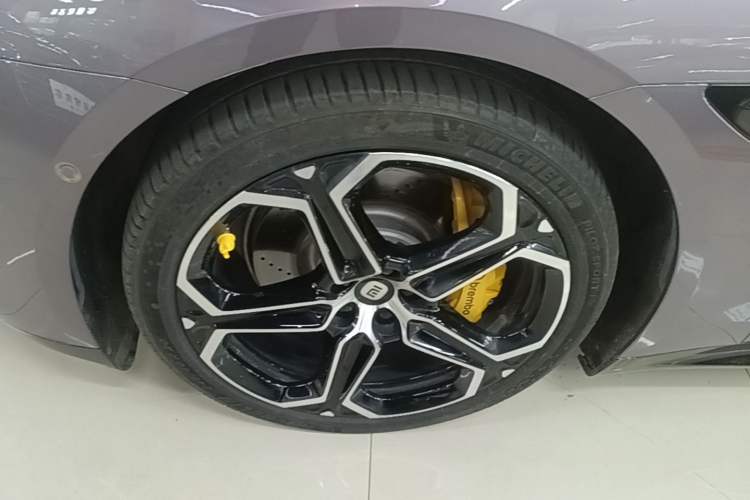 Used Xiaomi Auto SU7 2024 Four-Wheel Drive Ultra-Long Range Advanced Intelligent Driving Max Edition Left Front Wheel Hub