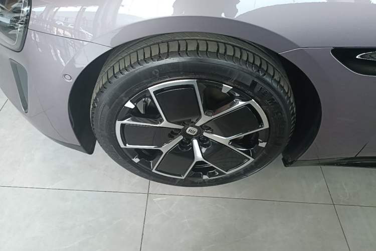 Used Xiaomi Auto SU7 2024 Rear-Drive Ultra-Long Range Advanced Pro-Level Intelligent Driving Version Left Front Wheel Hub