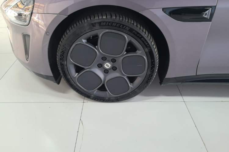 Used Xiaomi Auto SU7 2024 Rear-Drive Ultra-Long Range Advanced Pro-Level Intelligent Driving Version Left Front Wheel Hub
