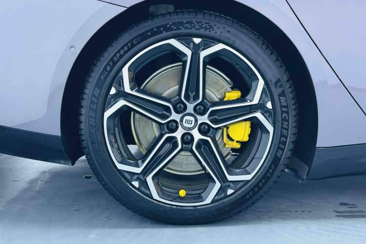 Used Xiaomi Auto SU7 2024 Four-Wheel Drive Ultra-Long Range Advanced Intelligent Driving Max Edition Left Front Wheel Hub
