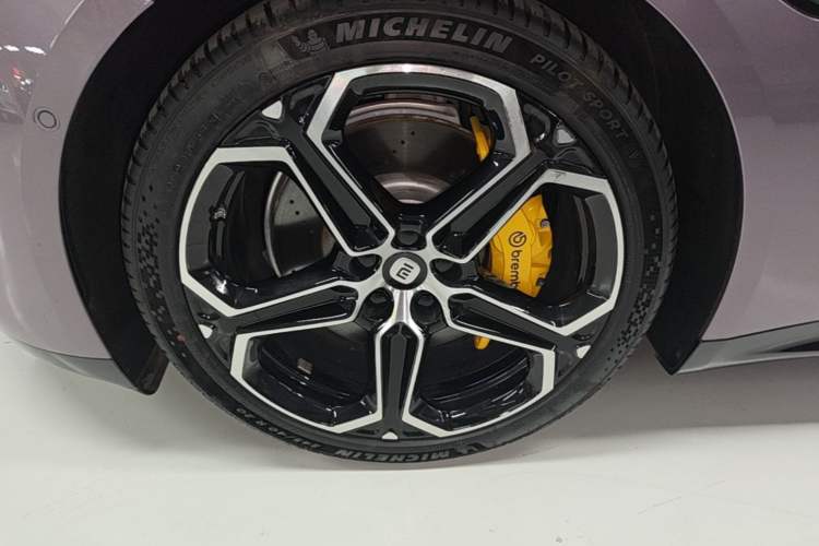 Used Xiaomi Auto SU7 2024 Four-Wheel Drive Ultra-Long Range Advanced Intelligent Driving Max Edition Left Front Wheel Hub