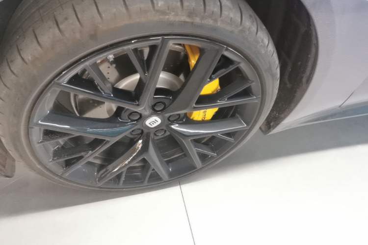 Used Xiaomi Auto SU7 2024 Four-Wheel Drive Ultra-Long Range Advanced Intelligent Driving Max Edition Left Front Wheel Hub