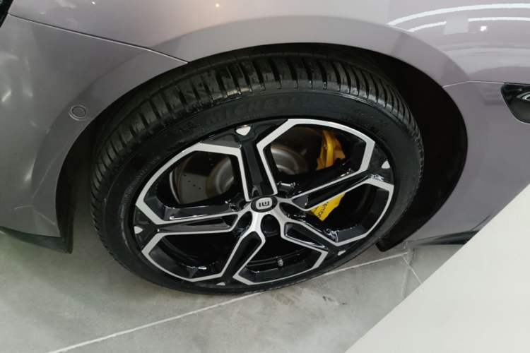 Used Xiaomi Auto SU7 2024 Rear-Drive Long-Range Intelligent Driving Version Left Front Wheel Hub