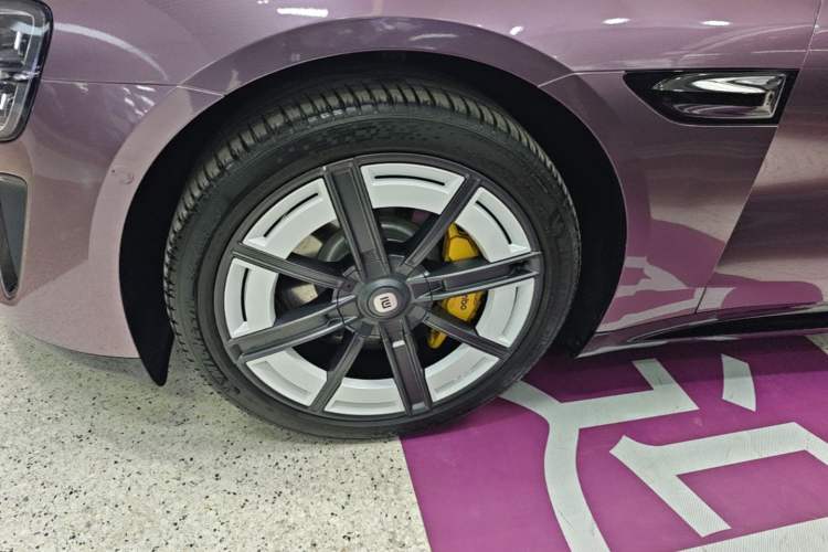 Used Xiaomi Auto SU7 2024 Rear-Drive Long-Range Intelligent Driving Version Left Front Wheel Hub