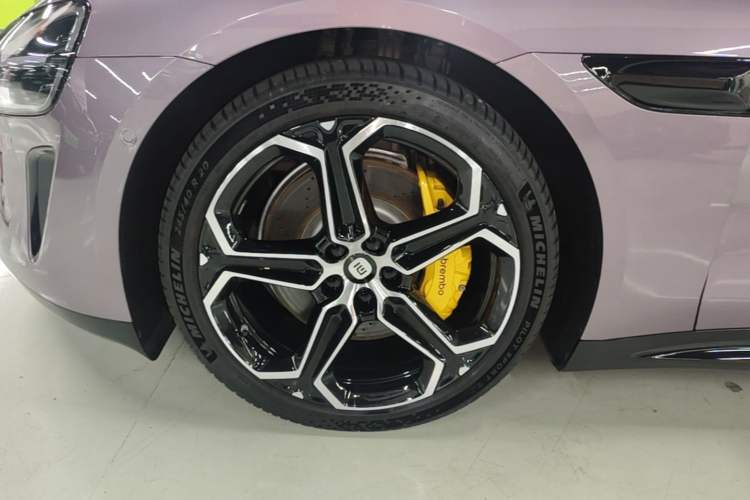 Used Xiaomi Auto SU7 2024 Four-Wheel Drive Ultra-Long Range Advanced Intelligent Driving Max Edition Left Front Wheel Hub