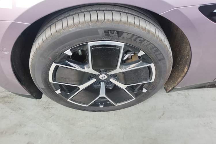 Used Xiaomi Auto SU7 2024 Rear-Drive Long-Range Intelligent Driving Version Left Front Wheel Hub