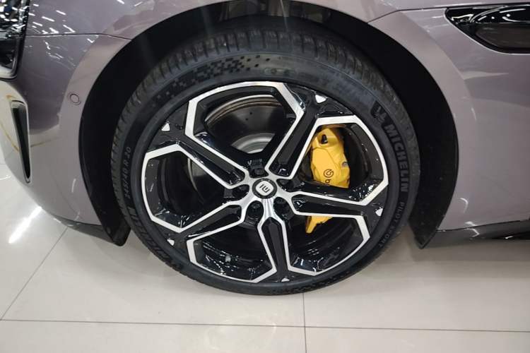 Used Xiaomi Auto SU7 2024 Rear-Drive Long-Range Intelligent Driving Version Left Front Wheel Hub