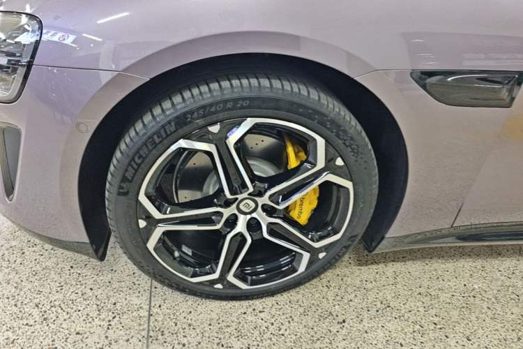 Used Xiaomi Auto SU7 2024 Rear-Drive Long-Range Intelligent Driving Version Left Front Wheel Hub