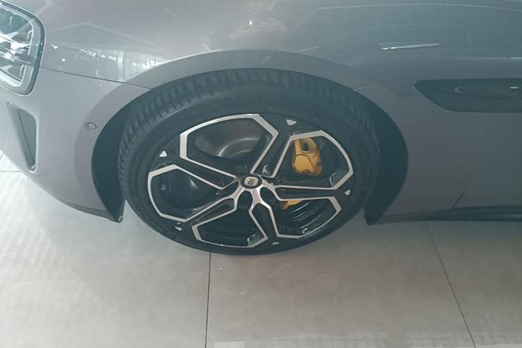 Used Xiaomi Auto SU7 2024 Four-Wheel Drive Ultra-Long Range Advanced Intelligent Driving Max Edition Left Front Wheel Hub