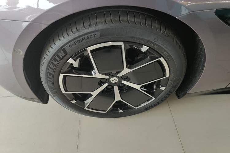 Used Xiaomi Auto SU7 2024 Rear-Drive Ultra-Long Range Advanced Pro-Level Intelligent Driving Version Left Front Wheel Hub