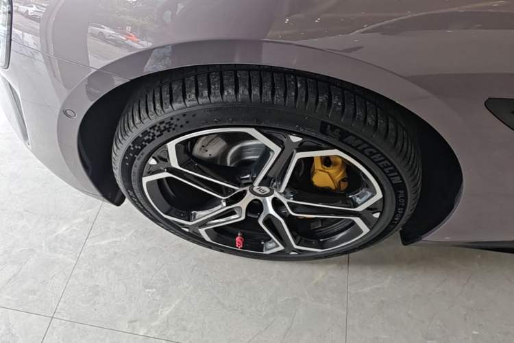 Used Xiaomi Auto SU7 2024 Four-Wheel Drive Ultra-Long Range Advanced Intelligent Driving Max Edition Left Front Wheel Hub