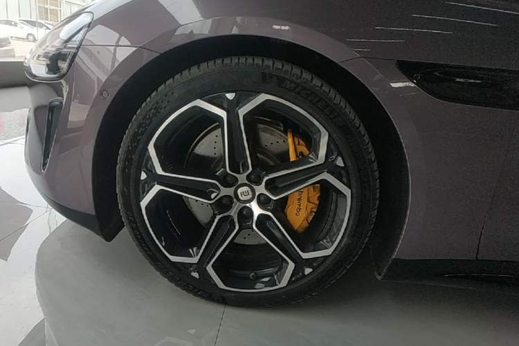 Used Xiaomi Auto SU7 2024 Four-Wheel Drive Ultra-Long Range Advanced Intelligent Driving Max Edition Left Front Wheel Hub