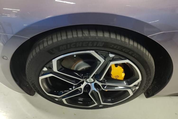 Used Xiaomi Auto SU7 2024 Four-Wheel-Drive Max Founder's Edition Left Front Wheel Hub