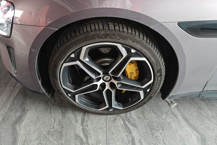 Used Xiaomi Auto SU7 2024 Four-Wheel Drive Ultra-Long Range Advanced Intelligent Driving Max Edition Left Front Wheel Hub