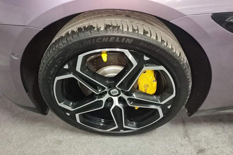 Used Xiaomi Auto SU7 2024 Rear-Drive Ultra-Long Range Advanced Pro-Level Intelligent Driving Version Left Front Wheel Hub
