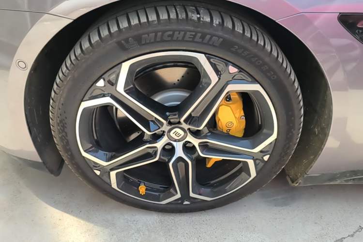 Used Xiaomi Auto SU7 2024 Four-Wheel Drive Ultra-Long Range Advanced Intelligent Driving Max Edition Left Front Wheel Hub