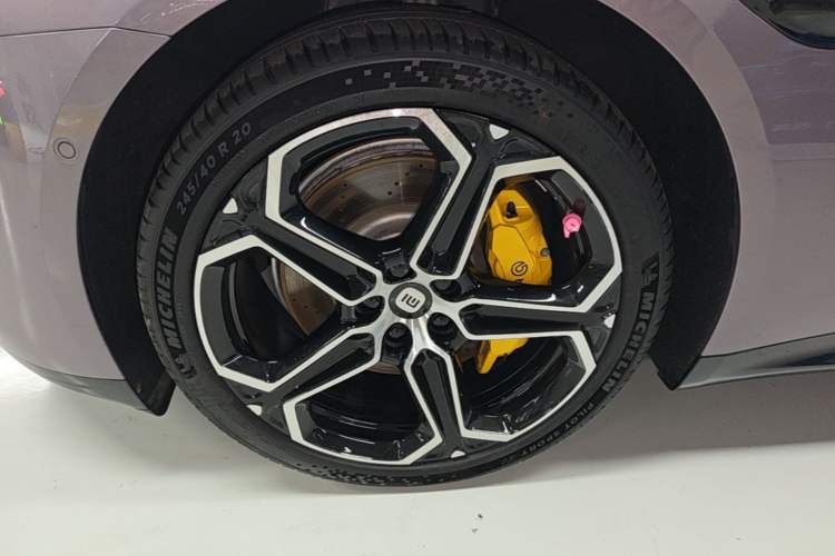 Used Xiaomi Auto SU7 2024 Rear-Drive Long-Range Intelligent Driving Version Left Front Wheel Hub