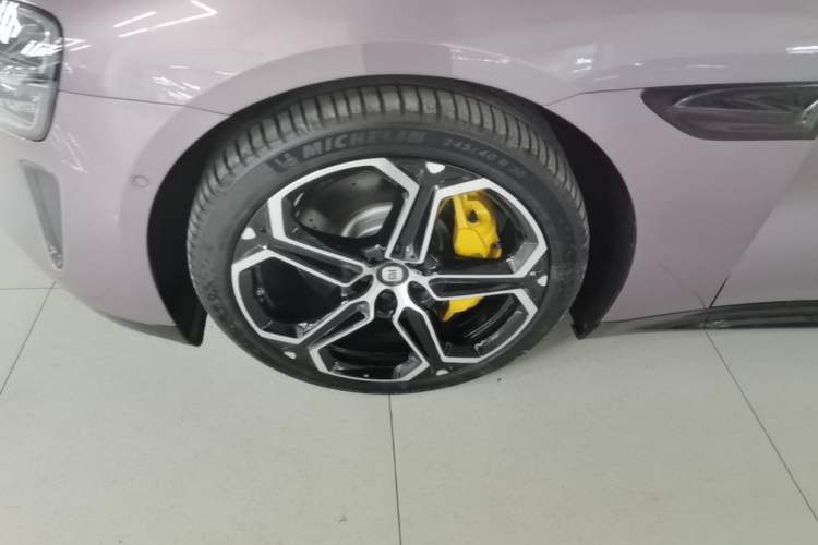 Used Xiaomi Auto SU7 2024 Four-Wheel Drive Ultra-Long Range Advanced Intelligent Driving Max Edition Left Front Wheel Hub