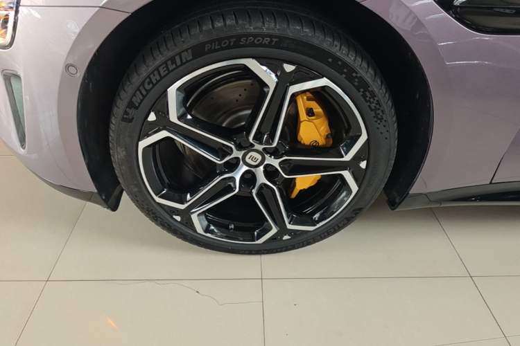 Used Xiaomi Auto SU7 2024 Rear-Drive Long-Range Intelligent Driving Version Left Front Wheel Hub